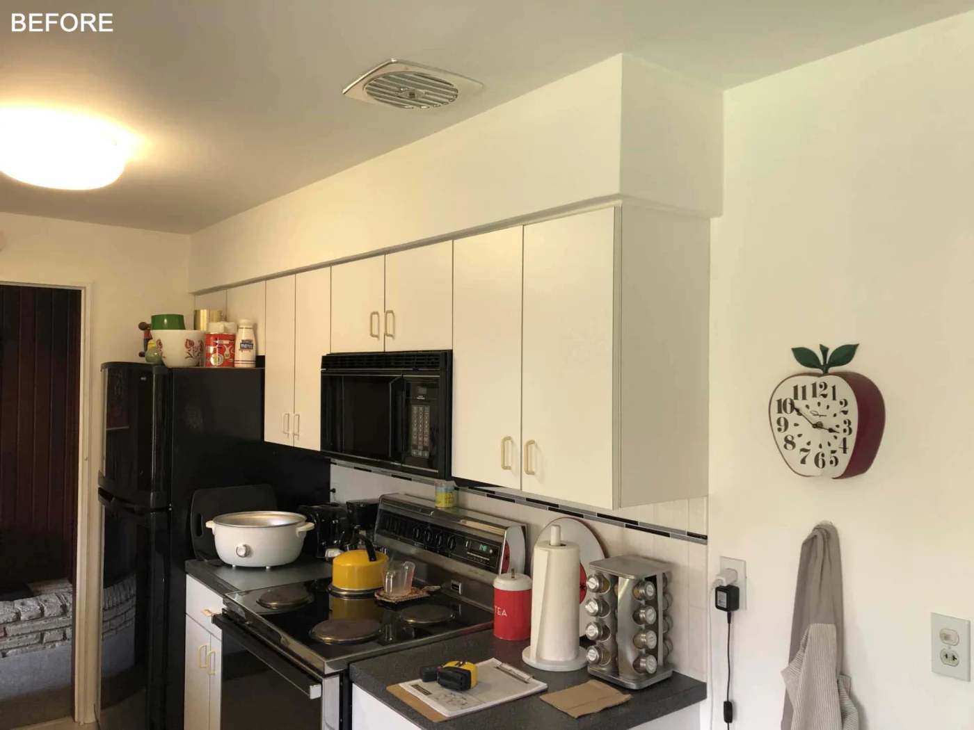 Narrow, closed-off kitchen before the renovation