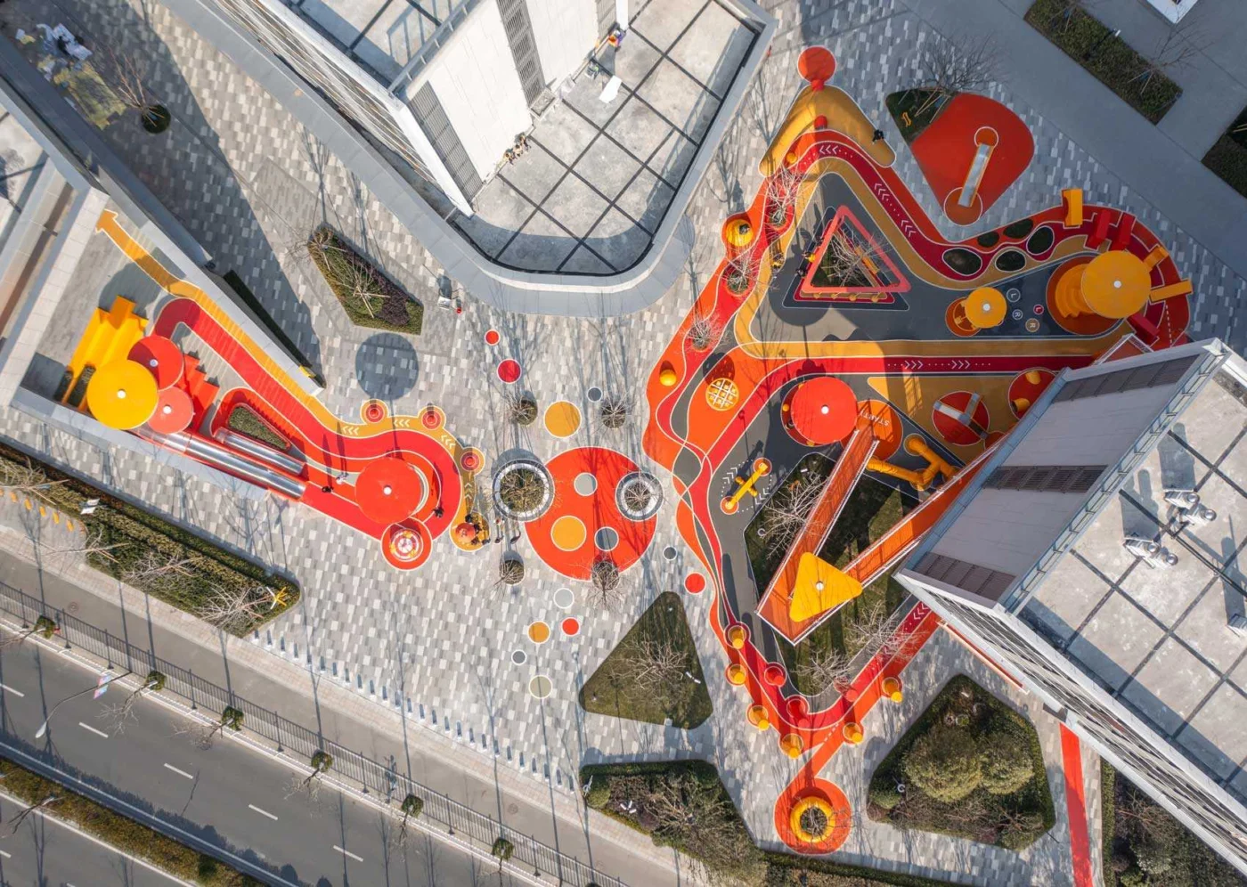 Top view of a triangular play area wrapped in lava-coloured paths