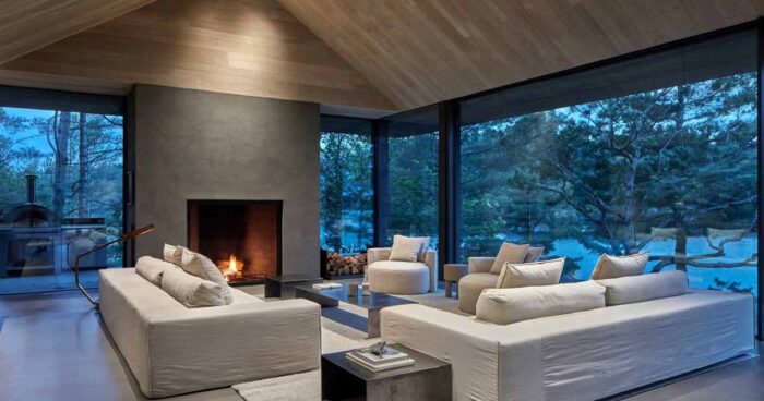 wood-covers-the-interior-and-exterior-of-this-modern-canadian-cottage