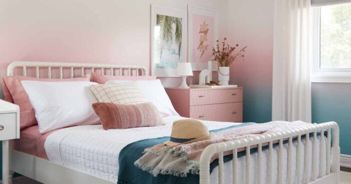 ombre-wallpaper-was-a-creative-design-choice-for-this-bedroom