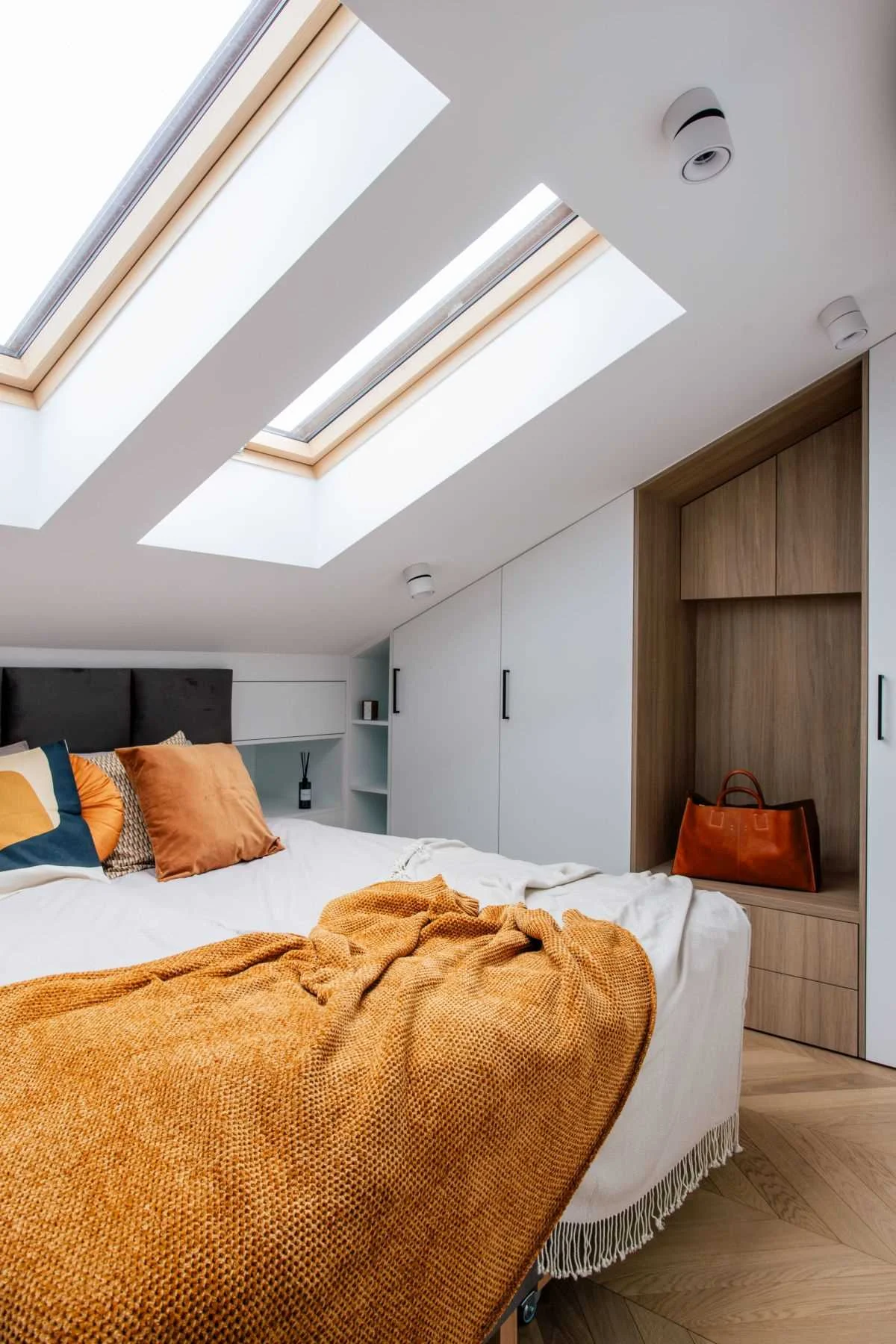 Bedroom with skylights, a built-in bench and hot air balloon wallpaper