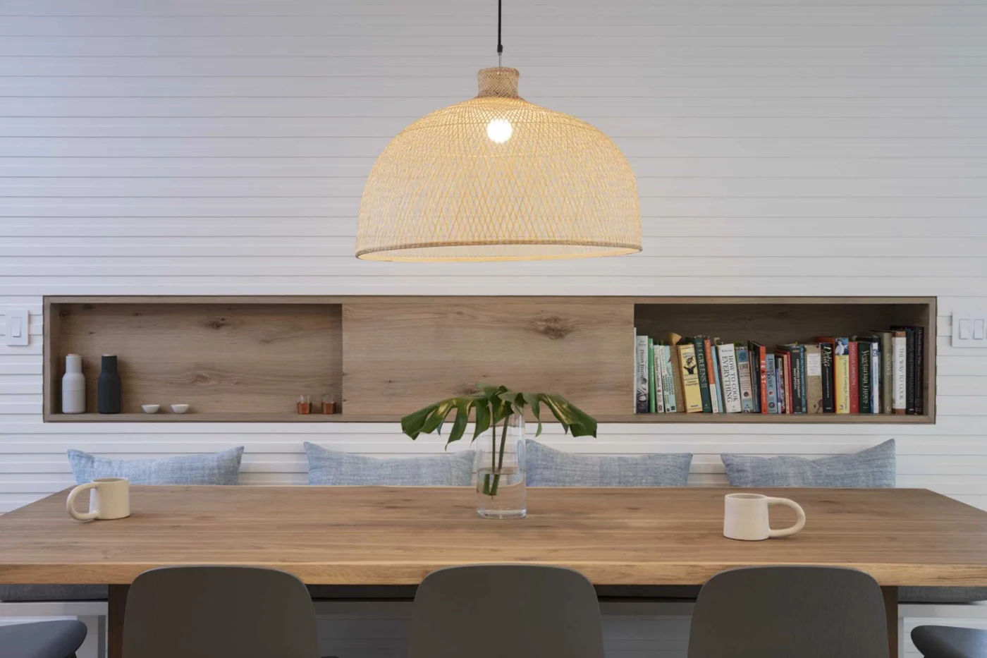 Dining room with a built-in shelving niche above bench seating