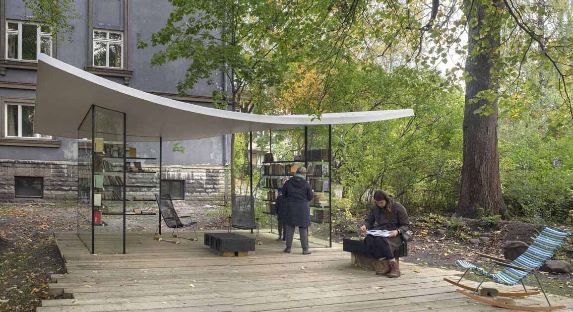 a-tiny-public-library-with-a-roof-inspired-by-a-sheet-of-paper