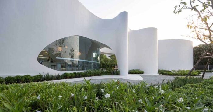 a-coffee-shop-inspired-by-the-spectral-allure-of-the-aurora-borealis