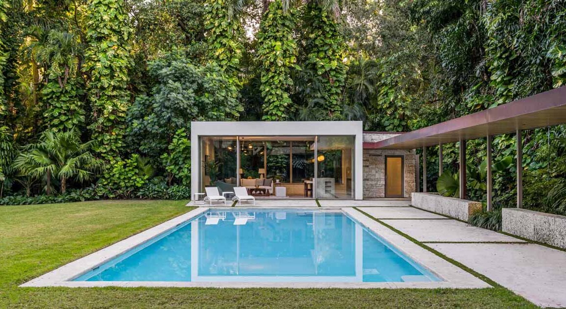 a-pool-house-and-loggia-enhance-this-lush-backyard-experience