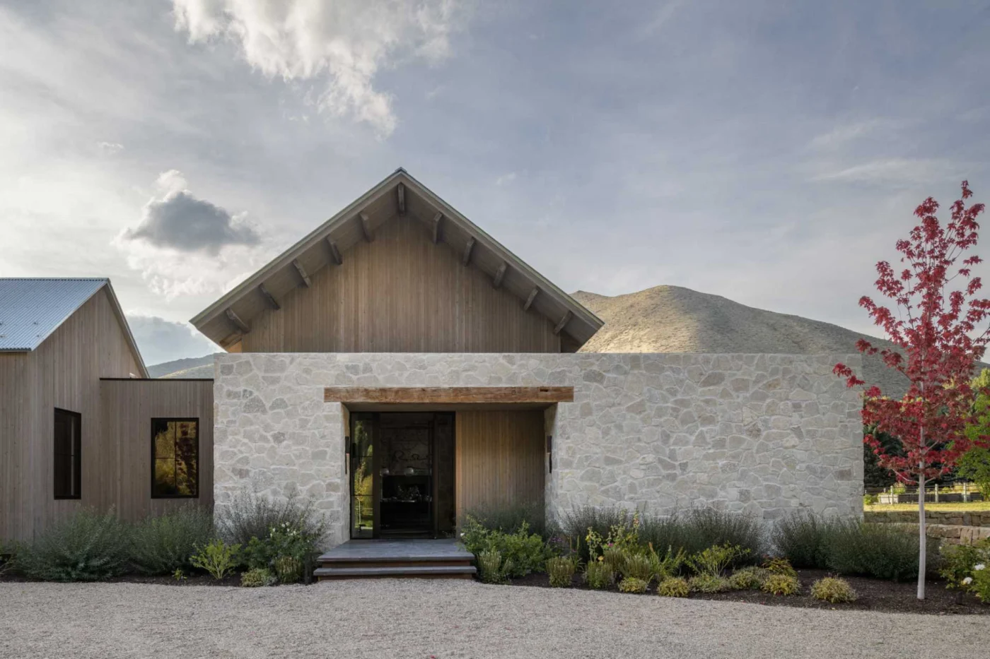 A Contemporary Ranch Home Bathed in Light and Natural Materials