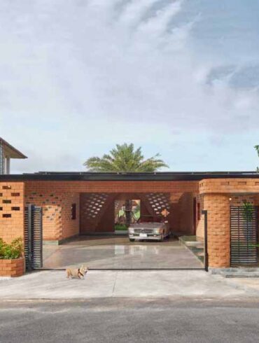 brick-is-the-material-of-choice-for-this-new-home
