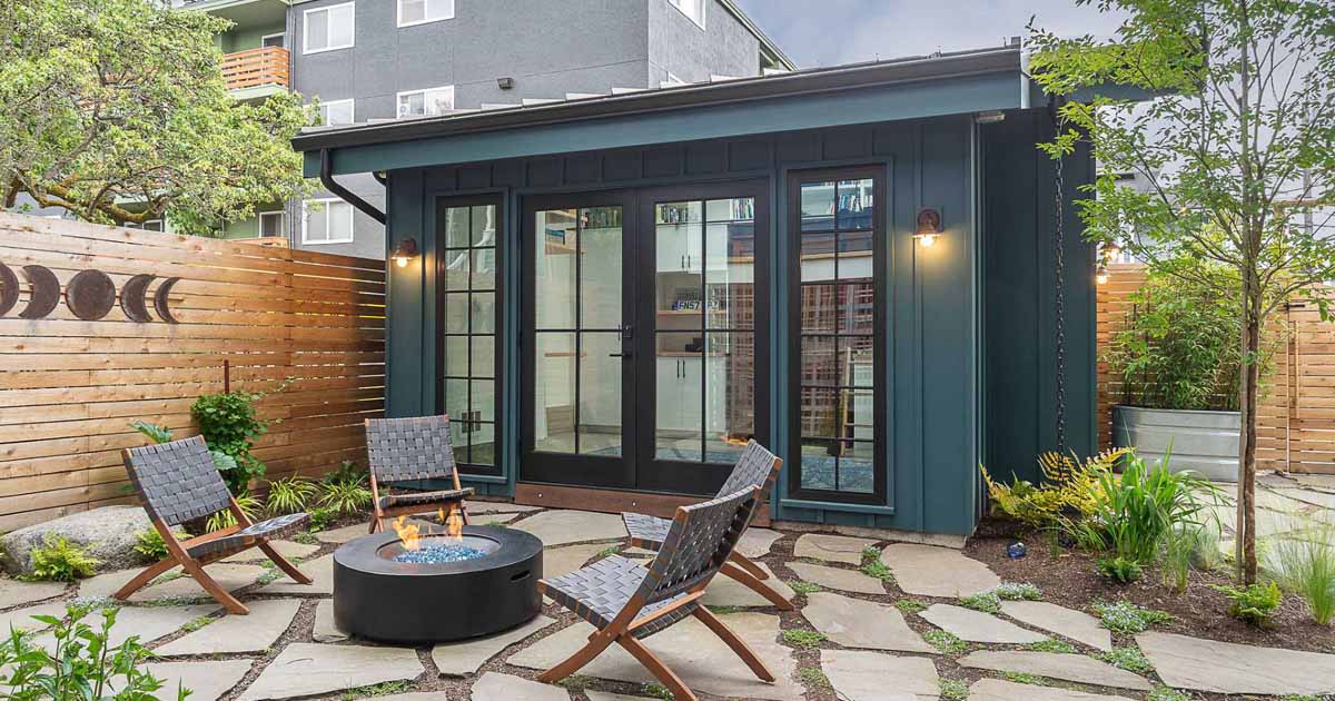 these-home-owners-wanted-an-office-and-a-yoga-studio-behind-their-existing-home