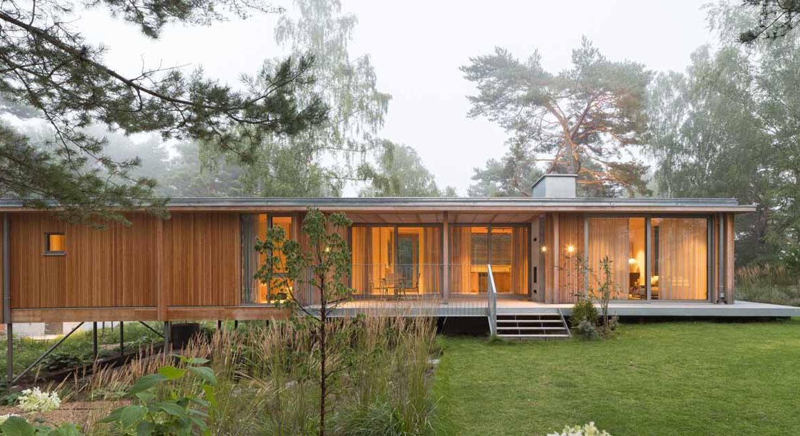 a-modern-swedish-forest-home-clad-in-larch-panels