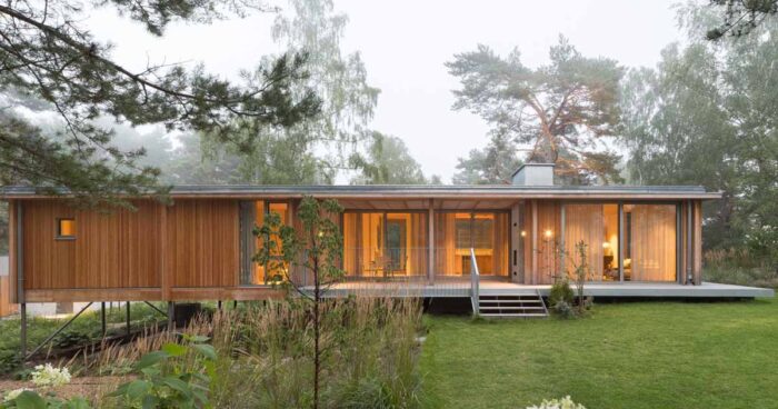 a-modern-swedish-forest-home-clad-in-larch-panels