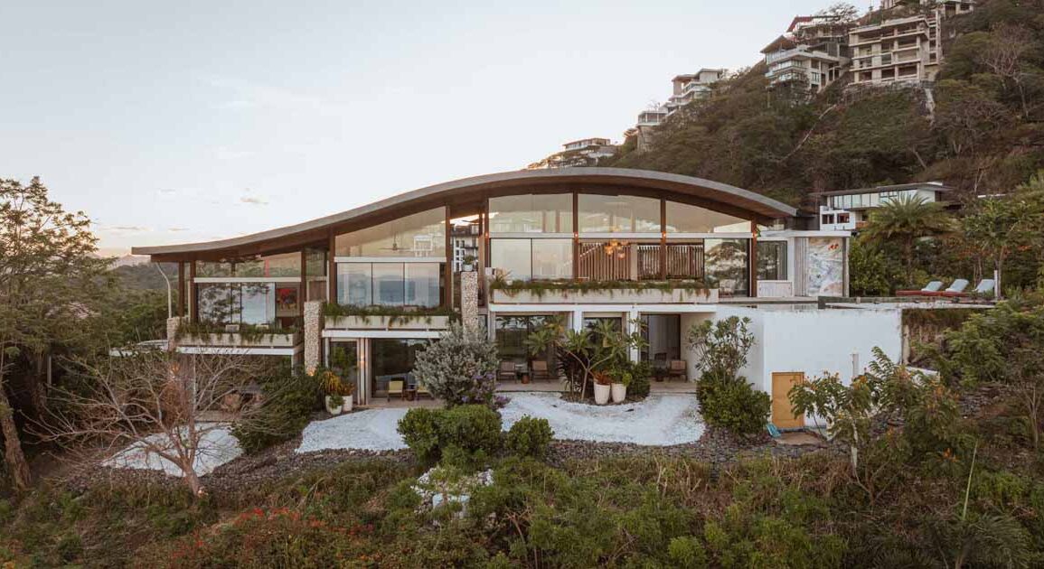 a-home-with-a-curved-roof-inspired-by-the-land-around-it