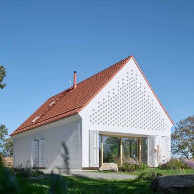 a-home-inspired-by-the-idea-of-a-chapel