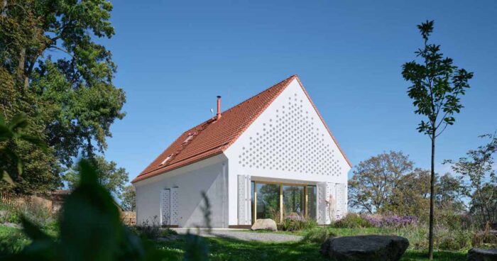 a-home-inspired-by-the-idea-of-a-chapel