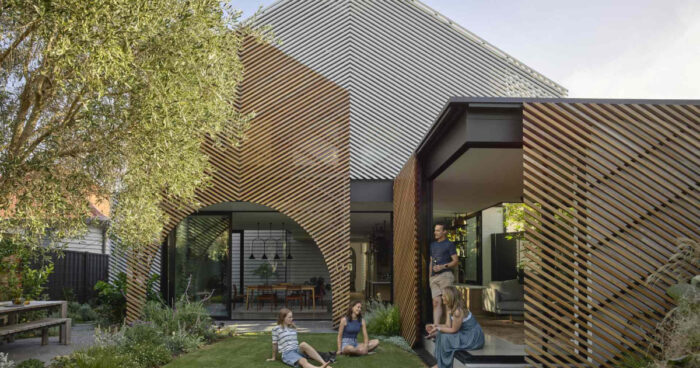 how-a-wood-screen-turned-this-home-extension-into-a-design-showpiece