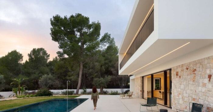 this-home-looks-minimal,-but-it’s-full-of-subtle-emotion