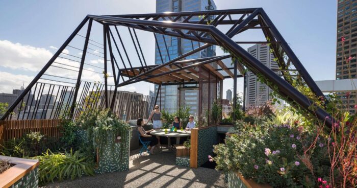 a-lush-rooftop-garden-30-floors-above-the-city