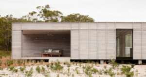 a-prefab-home-with-a-courtyard-designed-to-embrace-the-landscape
