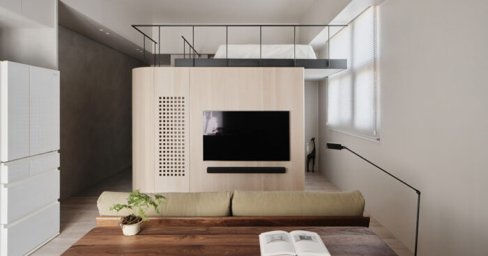 the-clever-loft-bed-setup-that-makes-this-apartment-feel-huge