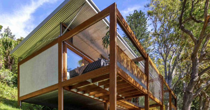 above-the-ground,-among-the-leaves:-a-modest-prefab-timber-home-in-the-trees