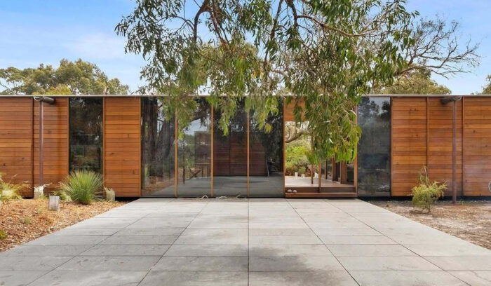 reclaimed-wood-finds-new-life-in-this-coastal-home