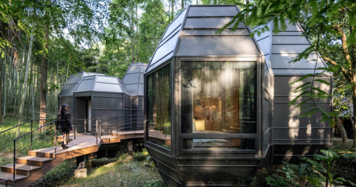this-chinese-forest-hotel-was-designed-to-disappear-into-the-trees