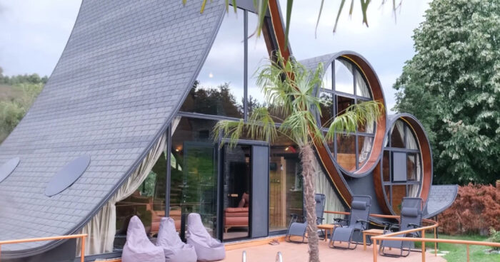 inside-a-japanese-inspired-vineyard-home-in-turkey