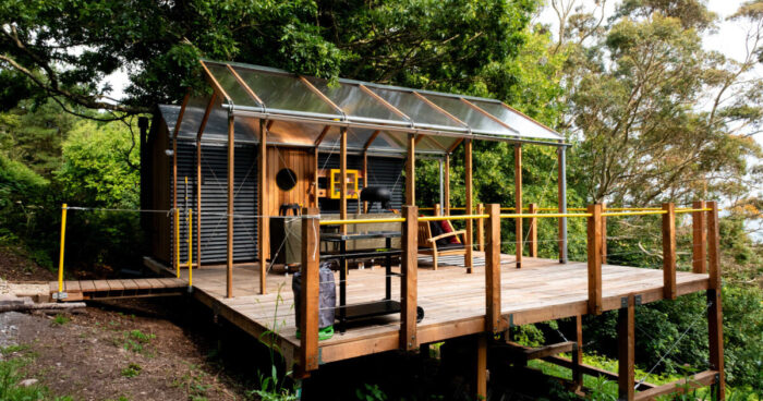 this-elevated-modular-tiny-house-is-the-woodland-escape-you’ve-always-wanted