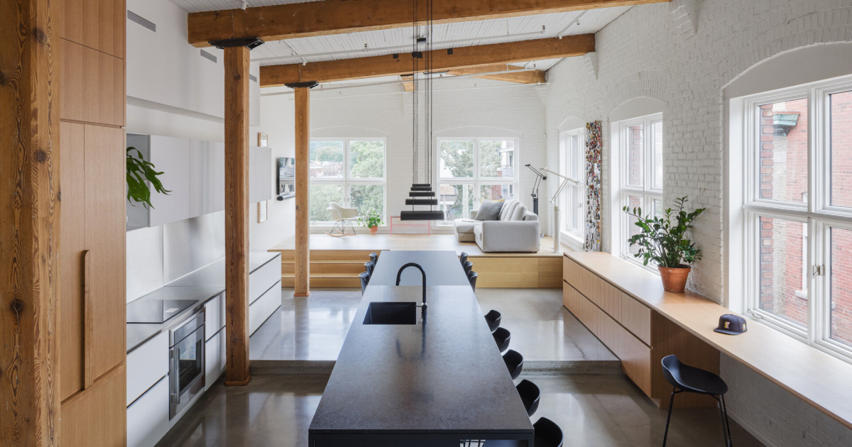 modern-living-meets-montreal’s-history-in-a-striking-loft-transformation