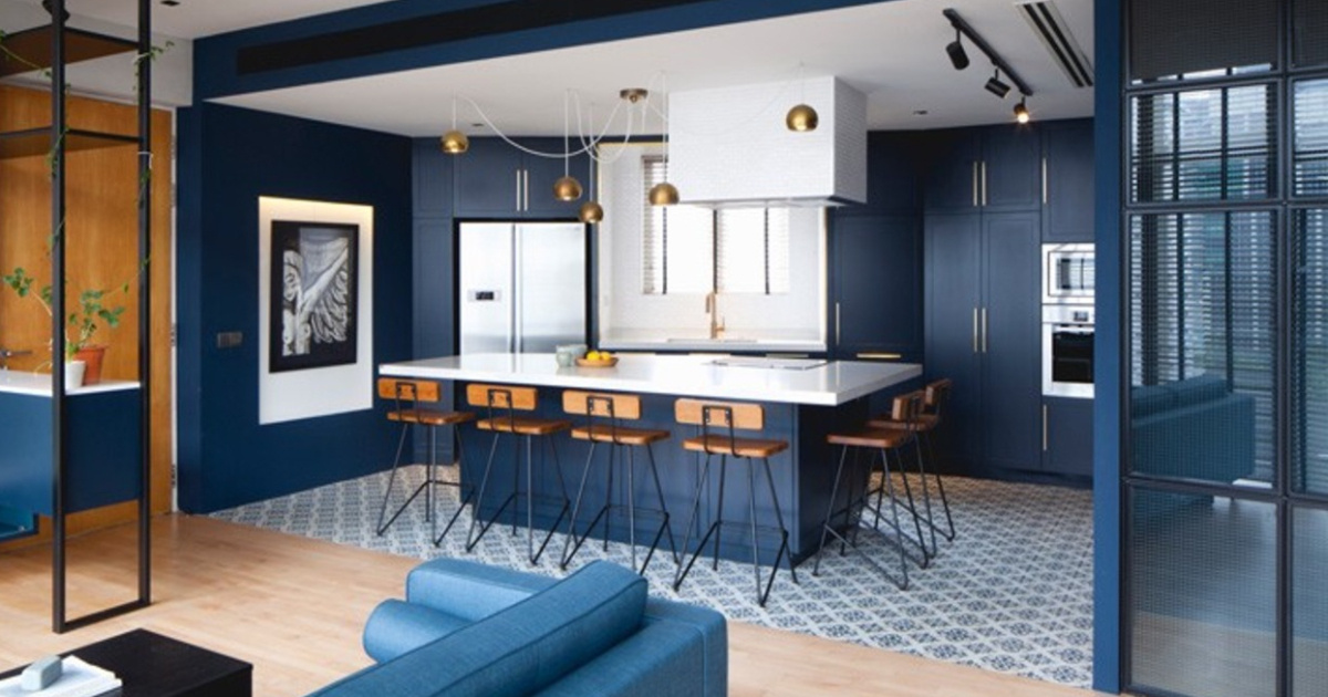 how-two-bold-colors-transformed-this-apartment