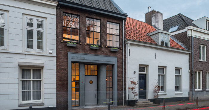 take-a-look-inside-this-former-workshop-turned-modern-loft