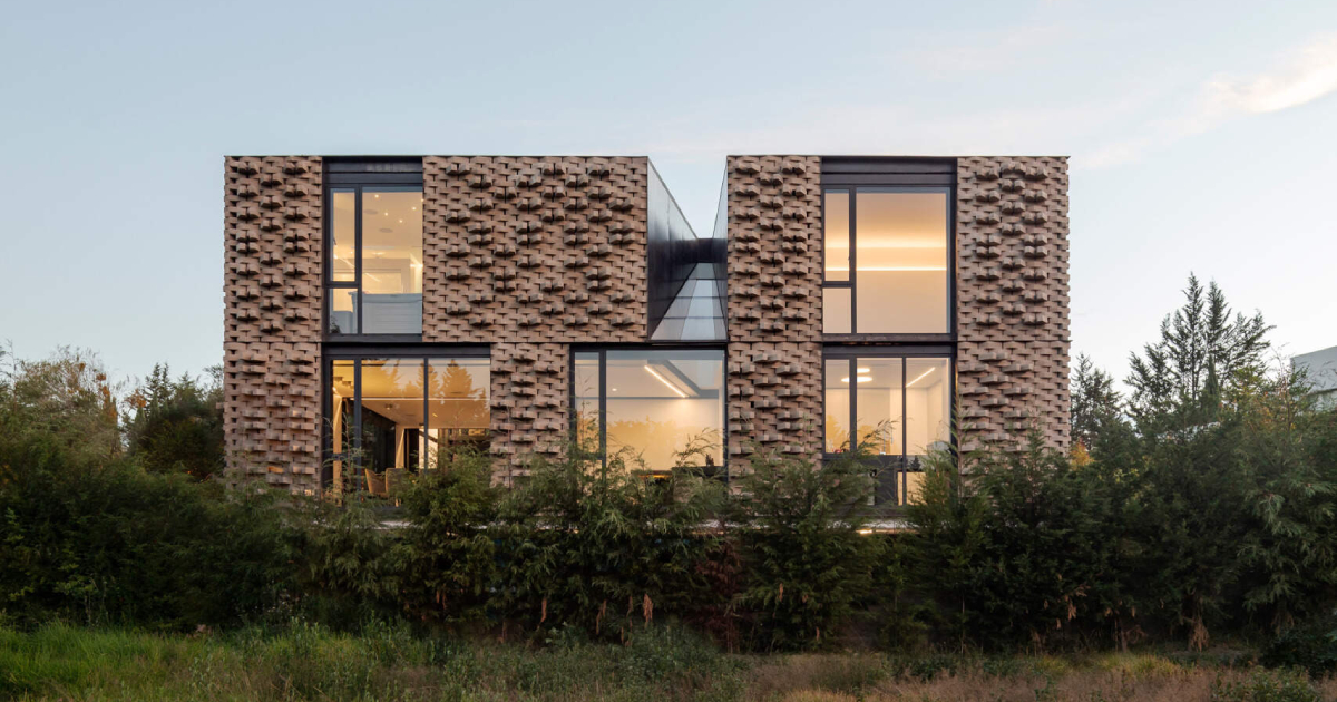 inside-the-home-with-the-most-unusual-brickwork-you’ve-ever-seen