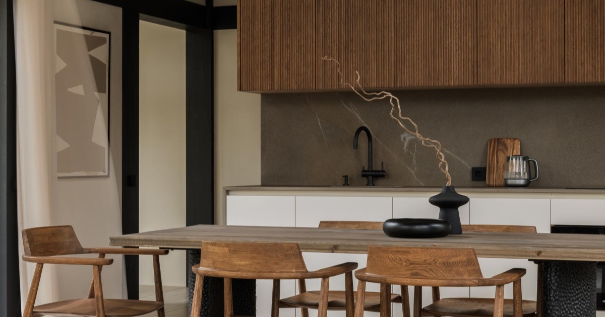 inside-a-japandi-inspired-home-that-balances-nature,-texture,-and-light