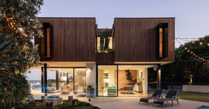 a-coastal-dream-home-that-appears-to-hover-above-the-landscape