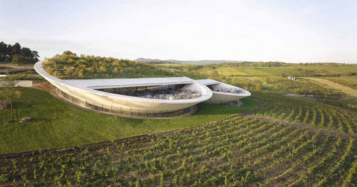 this-winery-is-a-stunning-blend-of-architecture-and-vineyards