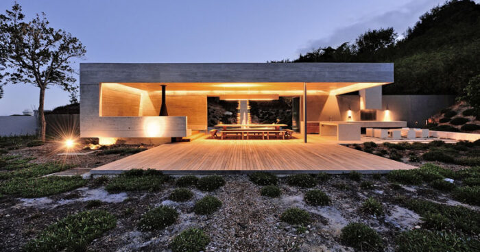 this-outdoor-living-room-turns-a-garden-into-a-gathering-space