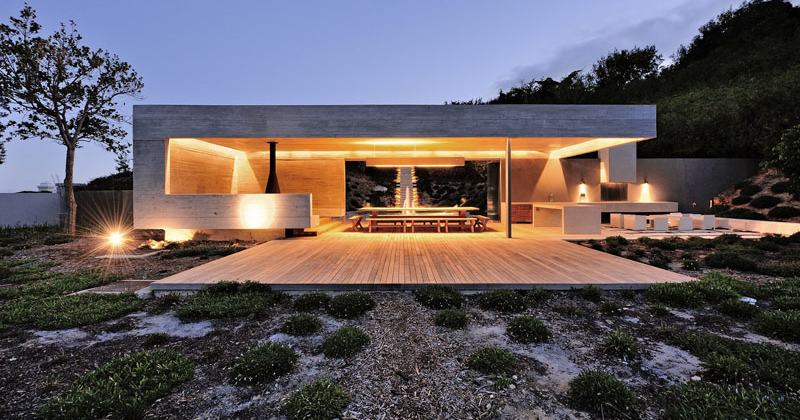 this-outdoor-living-room-turns-a-garden-into-a-gathering-space