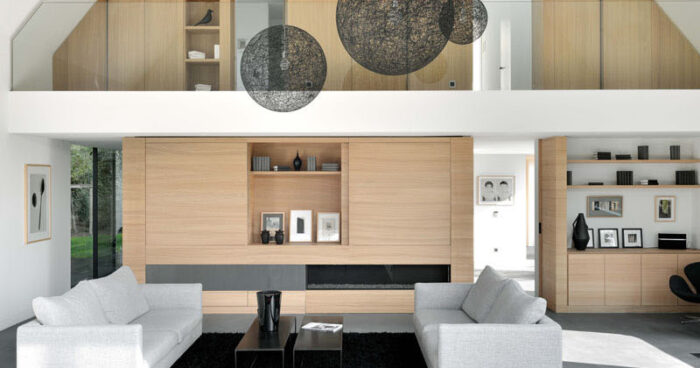 inside-the-home-where-black-and-wood-steals-the-show