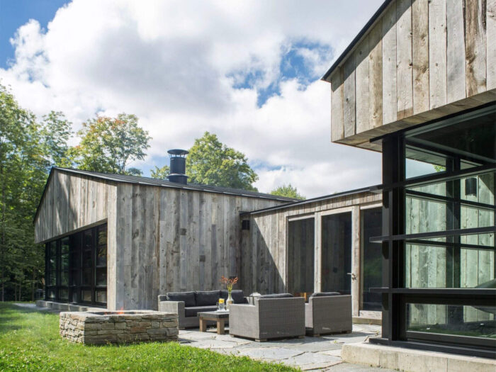 a-house-built-from-reclaimed-fence-wood:-how-weathered-boards-create-instant-character