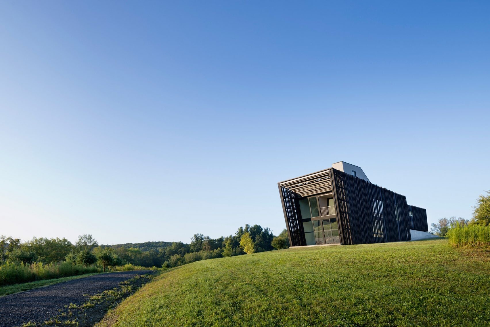 from-farmland-to-high-design:-inside-the-shou-sugi-ban-house-made-for-art-lovers
