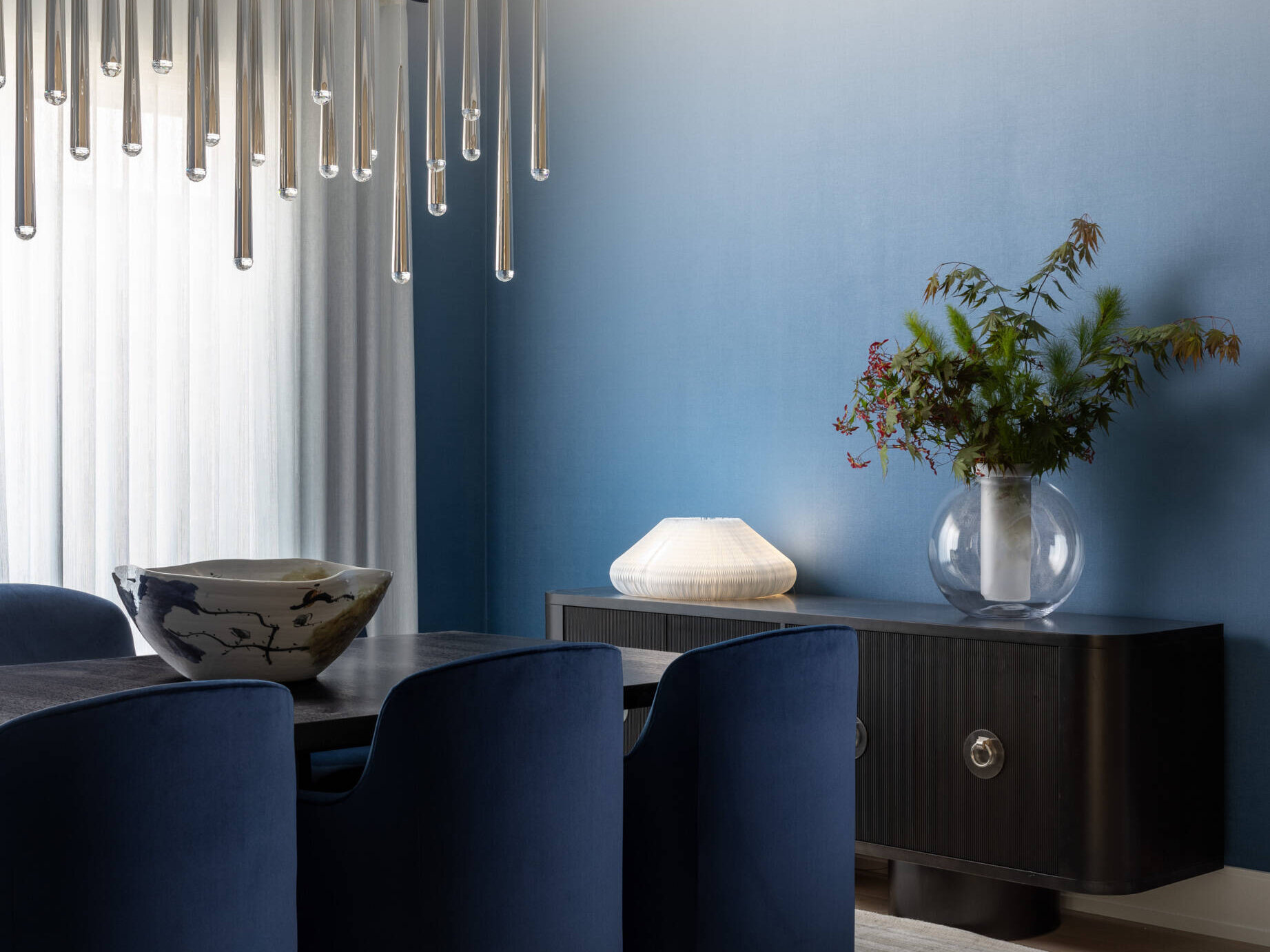 a-room-by-room-look-at-a-softly-styled,-soothing-modern-home