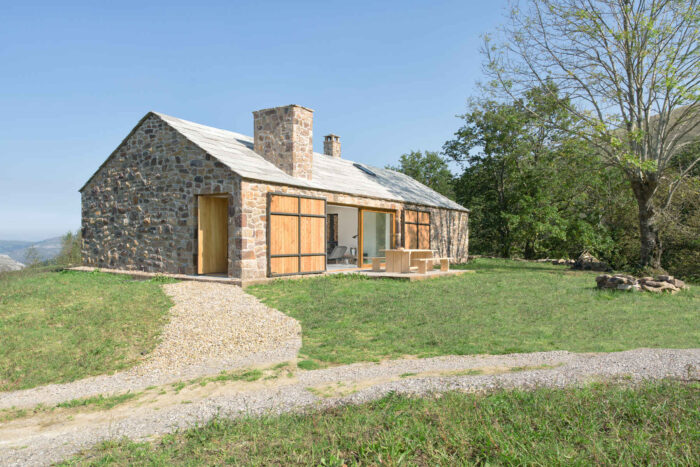 a-slow-life-in-spain:-the-architect-who-built-her-dream-cottage-in-the-mountains