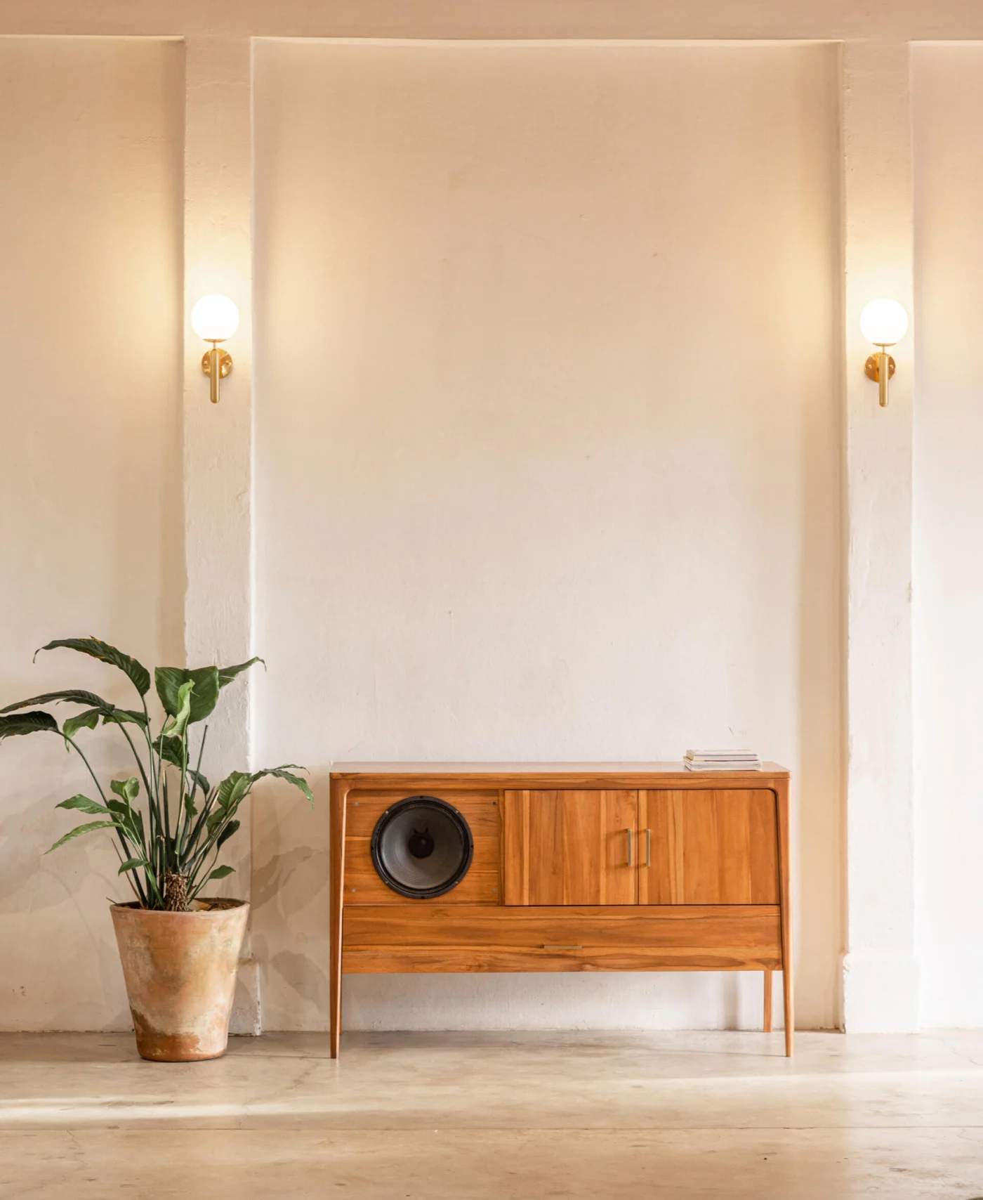 Guitar amp designed as a piece of home furniture