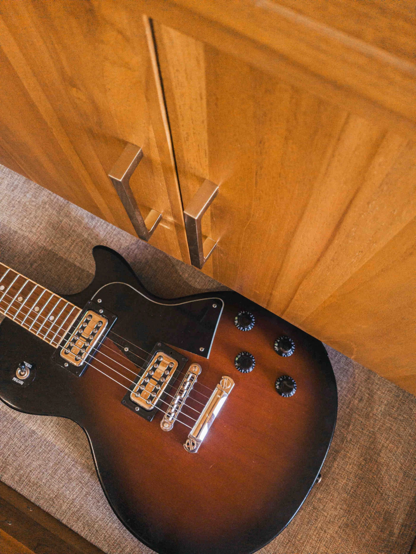 Sonoforma teak amp cabinet on slim legs