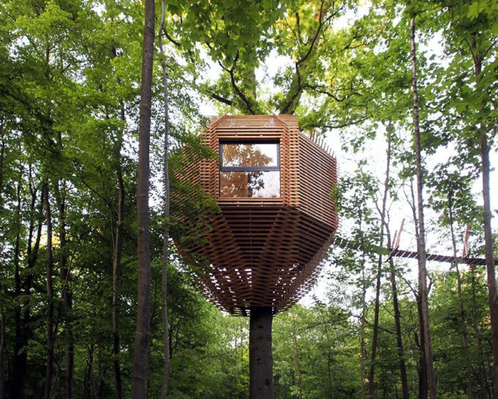would-you-stay-here?-the-french-treehouse-with-a-rooftop-terrace-hidden-in-the-woods