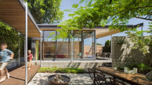 a-smart-backyard-addition-gives-a-1940s-home-space-to-breathe