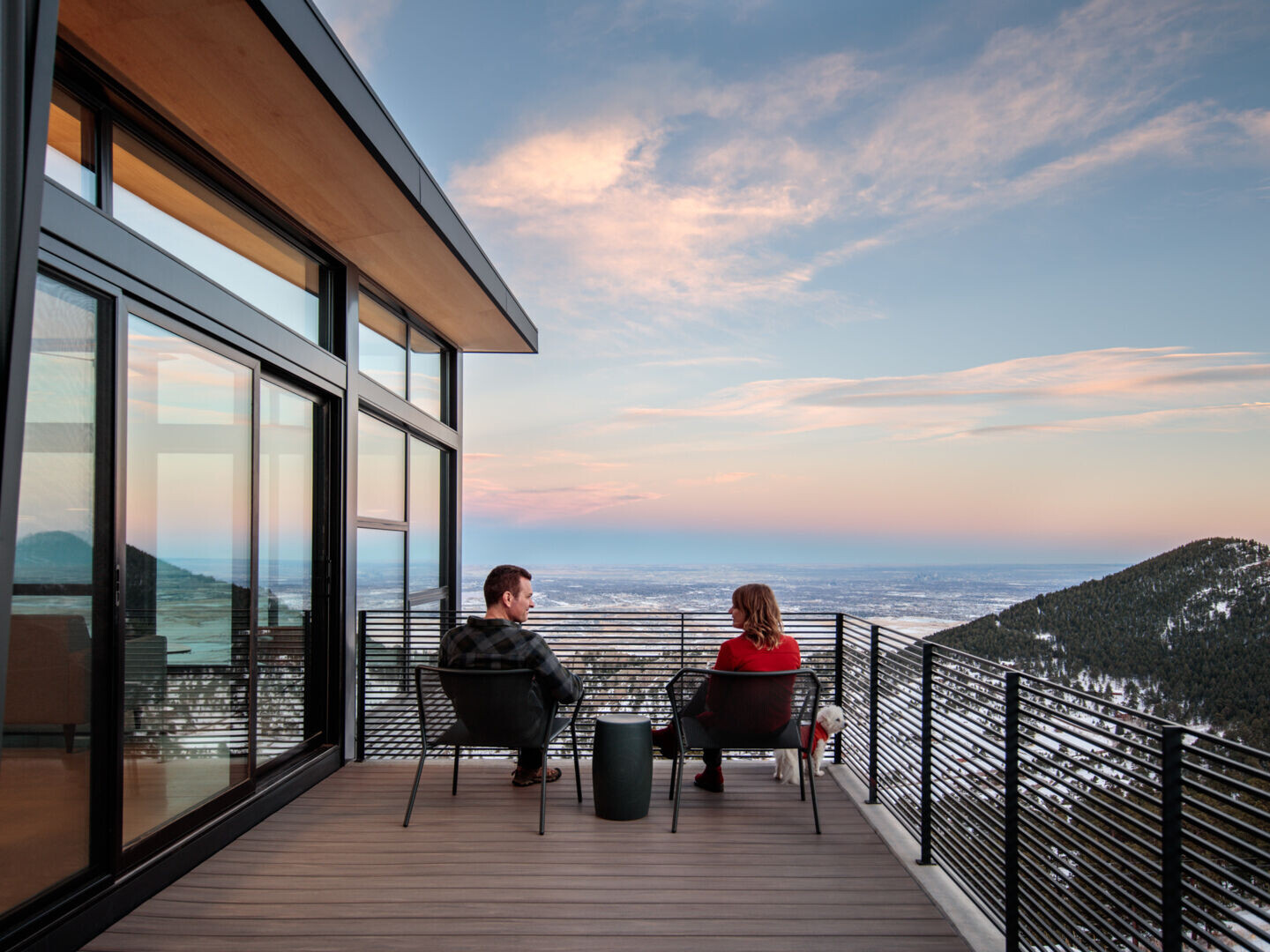 the-glass-box-living-room-that-changes-how-you-see-the-mountains