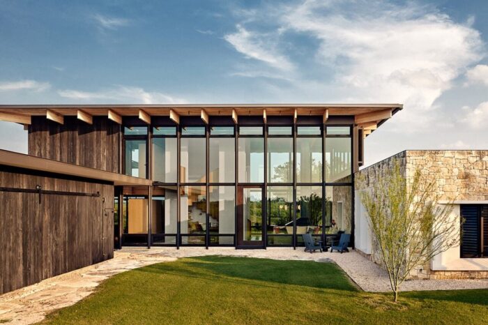 inside-the-remote-texas-river-house-inspired-by-childhood-camping-memories