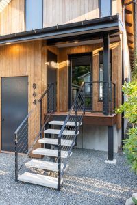 a-mid-century-cabin-rises-above-floodwaters-with-modern-upgrades