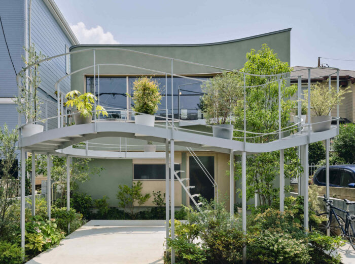 inside-an-architect’s-tokyo-home-designed-to-be-lived-in-and-looked-at