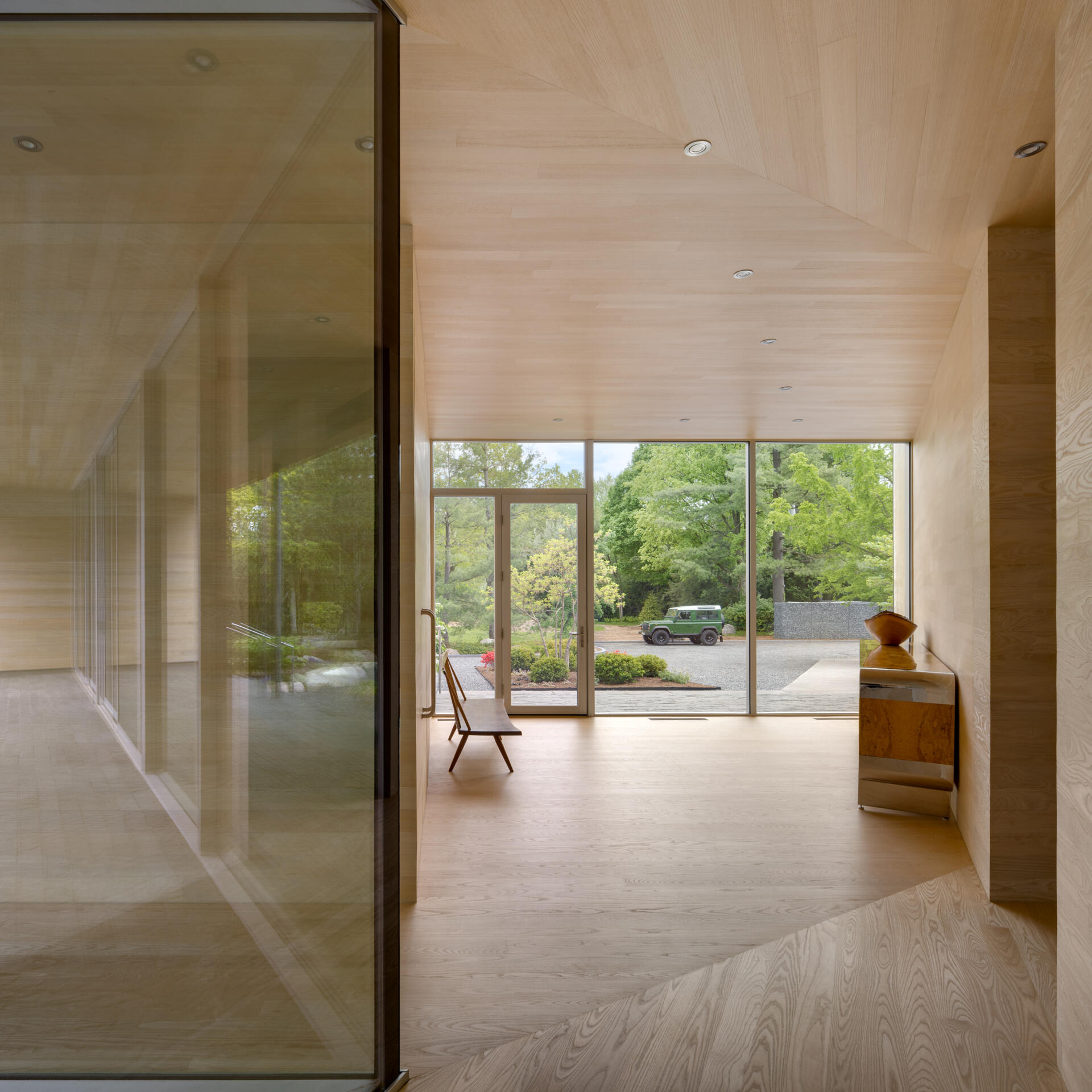 black-slate,-white-ash,-and-the-landscape-that-shapes-a-modern-home